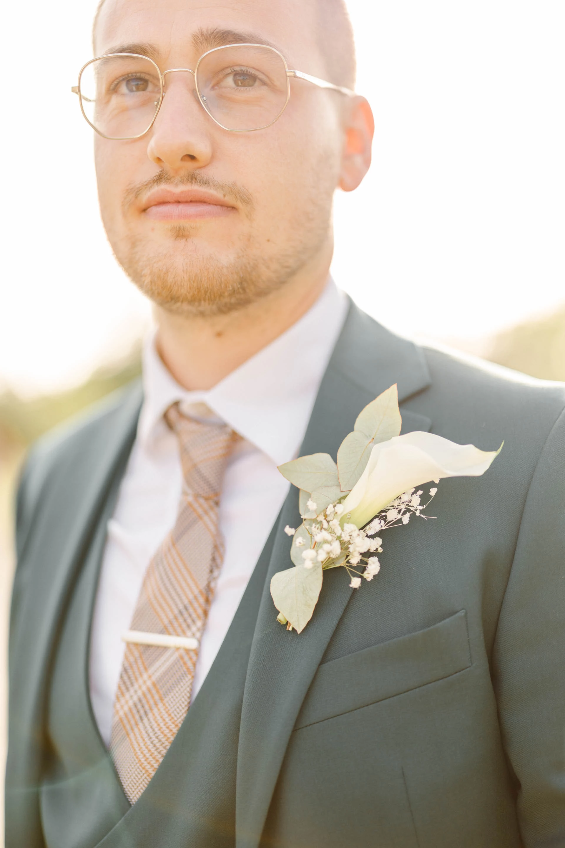 collier pétale costume composition florale mariage